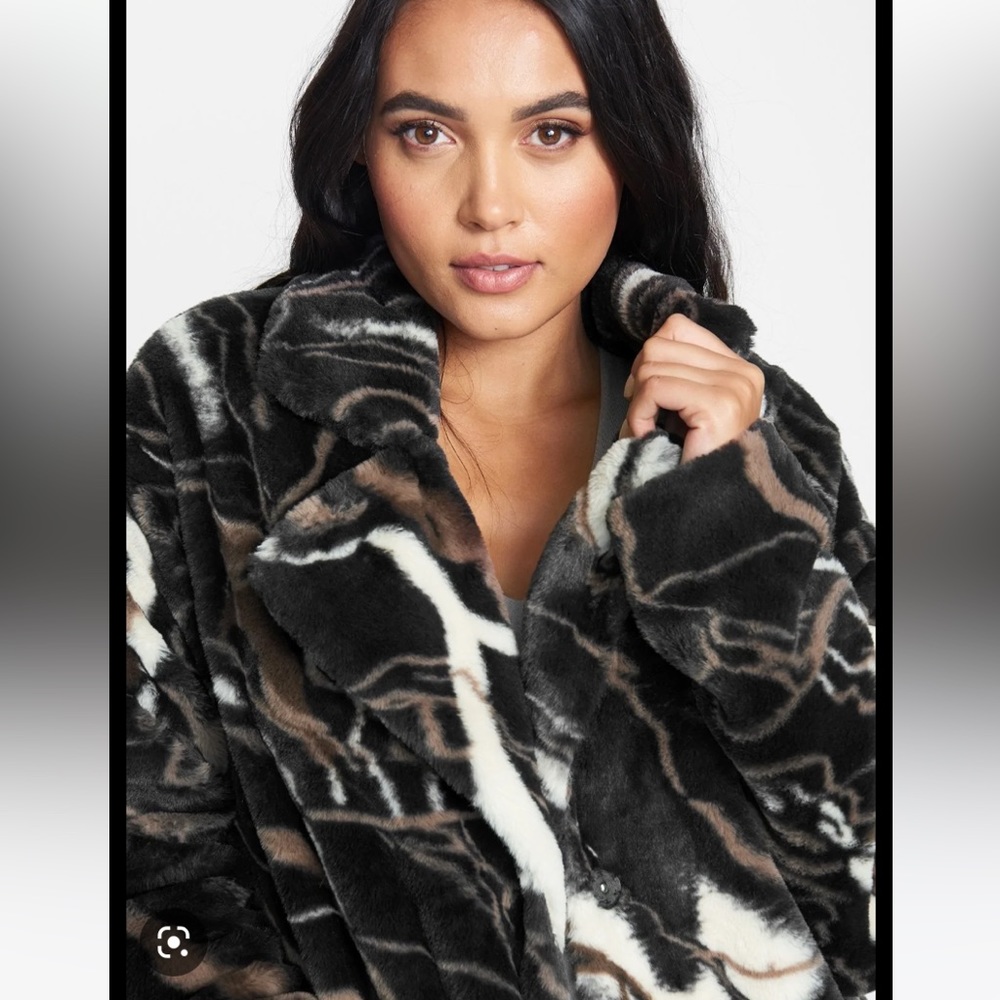 Tall Alloy Apparel Faux fur coat S/M - Picture 4 of 13